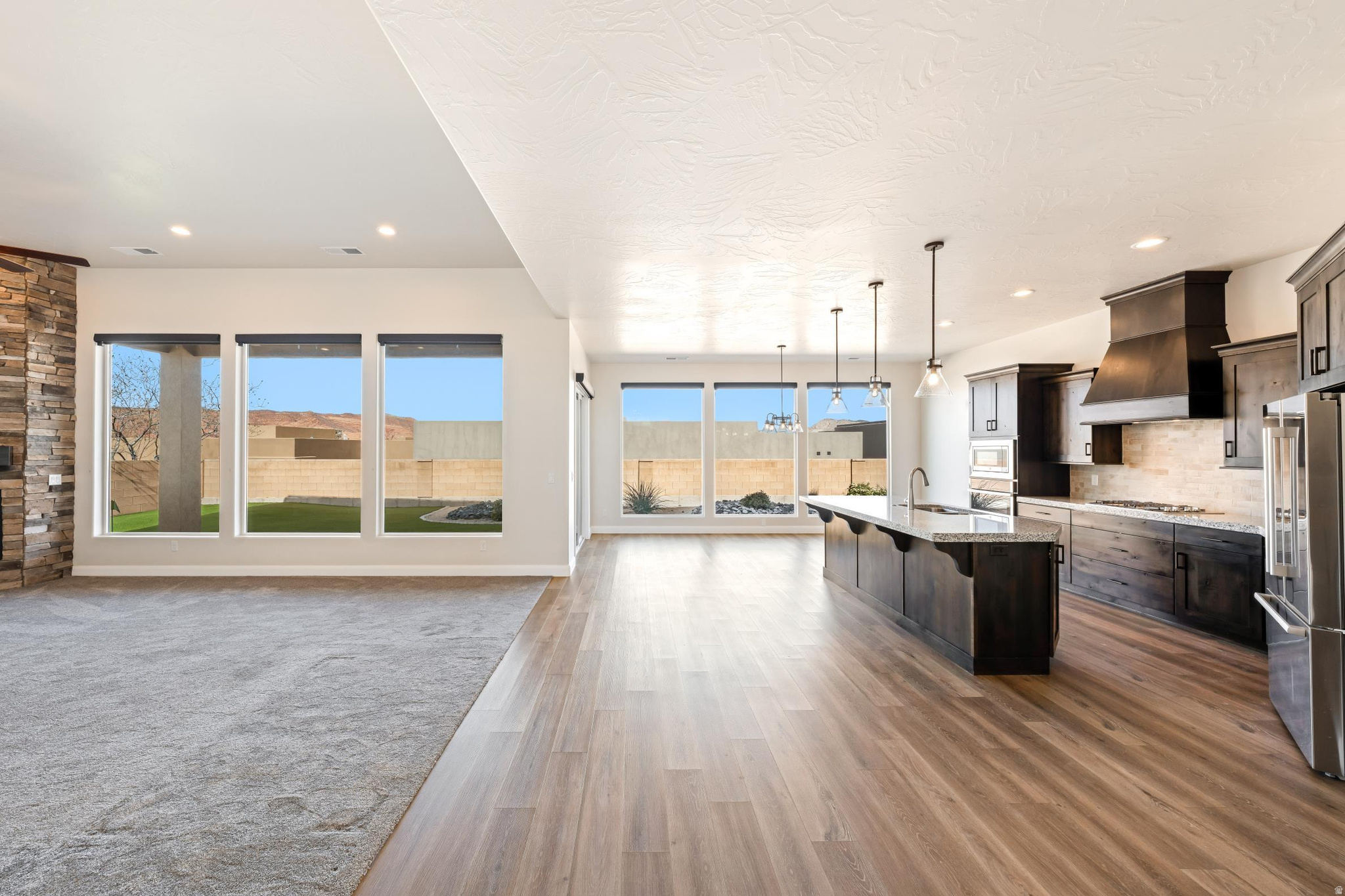 LEDGES OF ST GEORGE WHITE ROCKS PH 6 - Residential