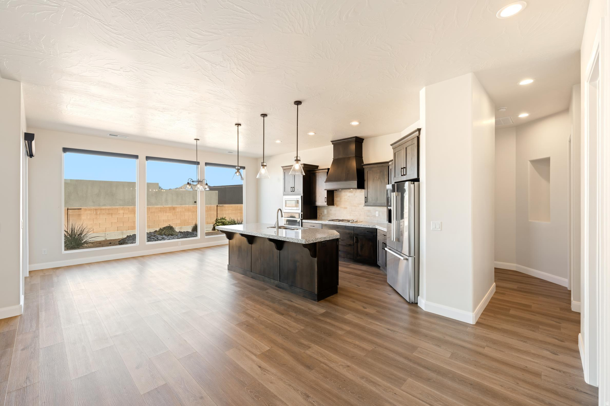 LEDGES OF ST GEORGE WHITE ROCKS PH 6 - Residential