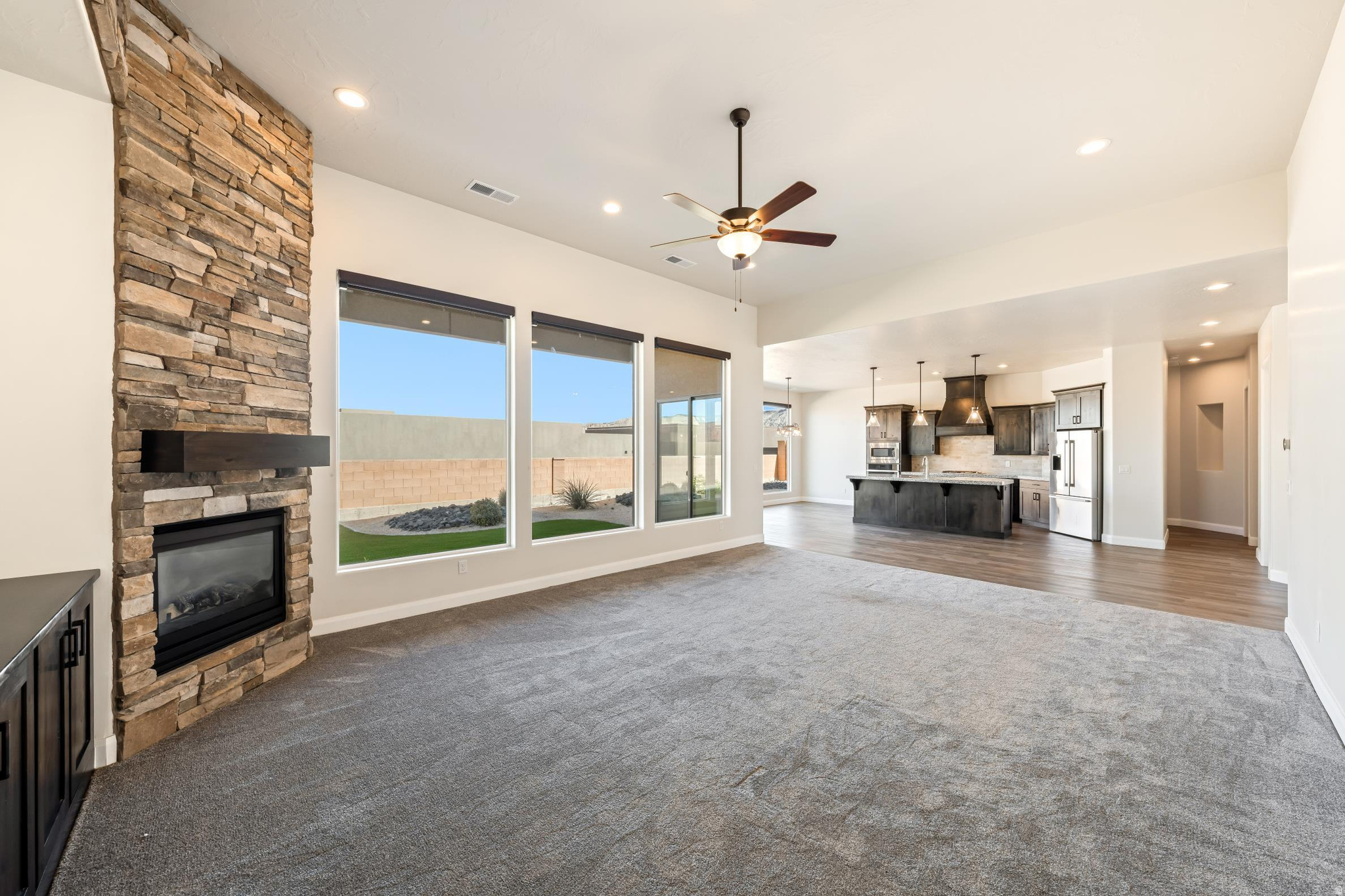 LEDGES OF ST GEORGE WHITE ROCKS PH 6 - Residential