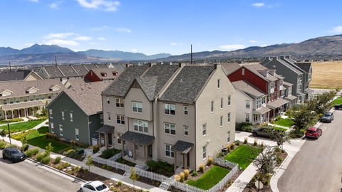 Townhouse For Sale - 6679 W Skip Rock Rd<br/> South Jordan, UT 84009