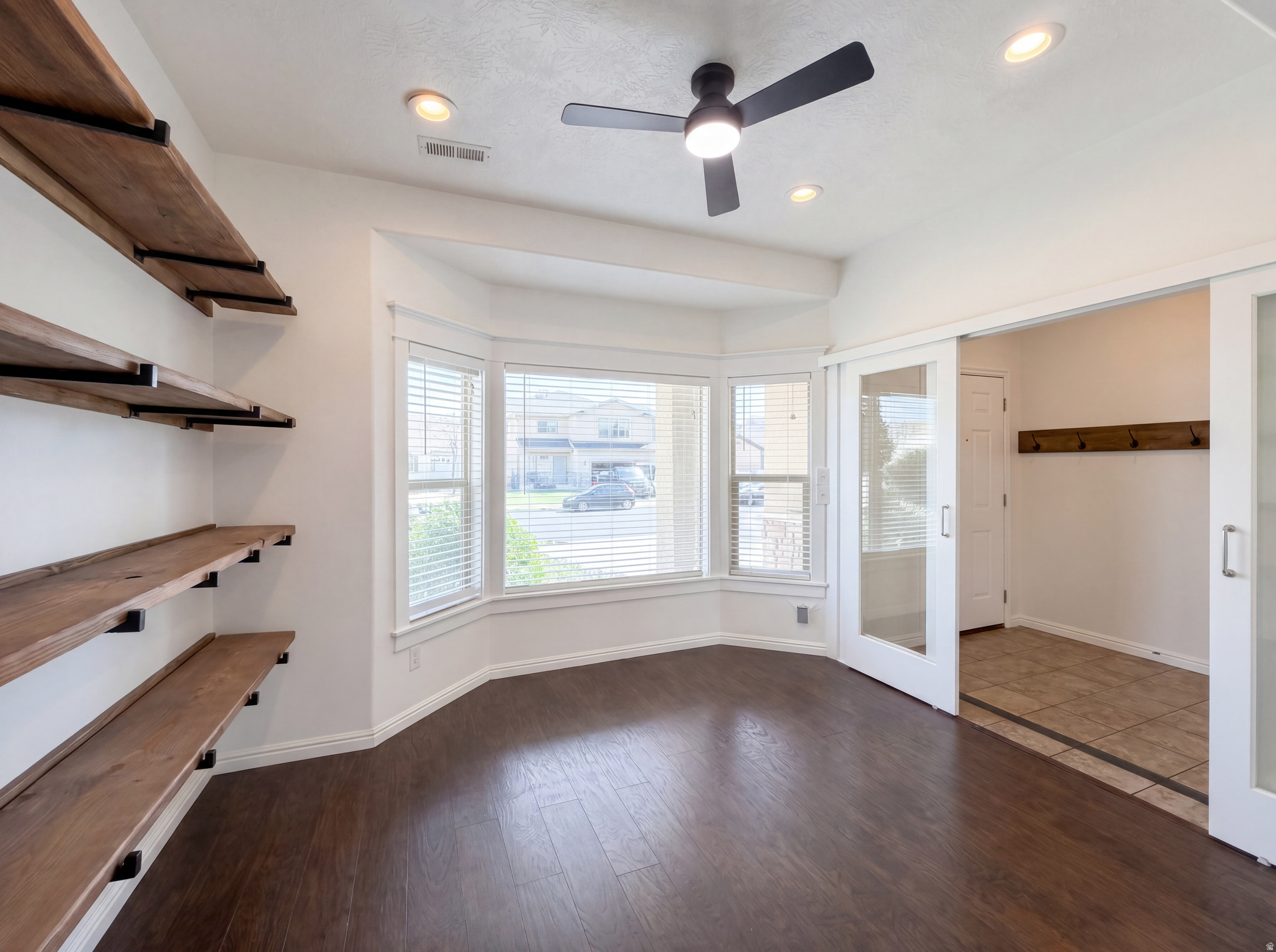 NORTH LAKE - Residential