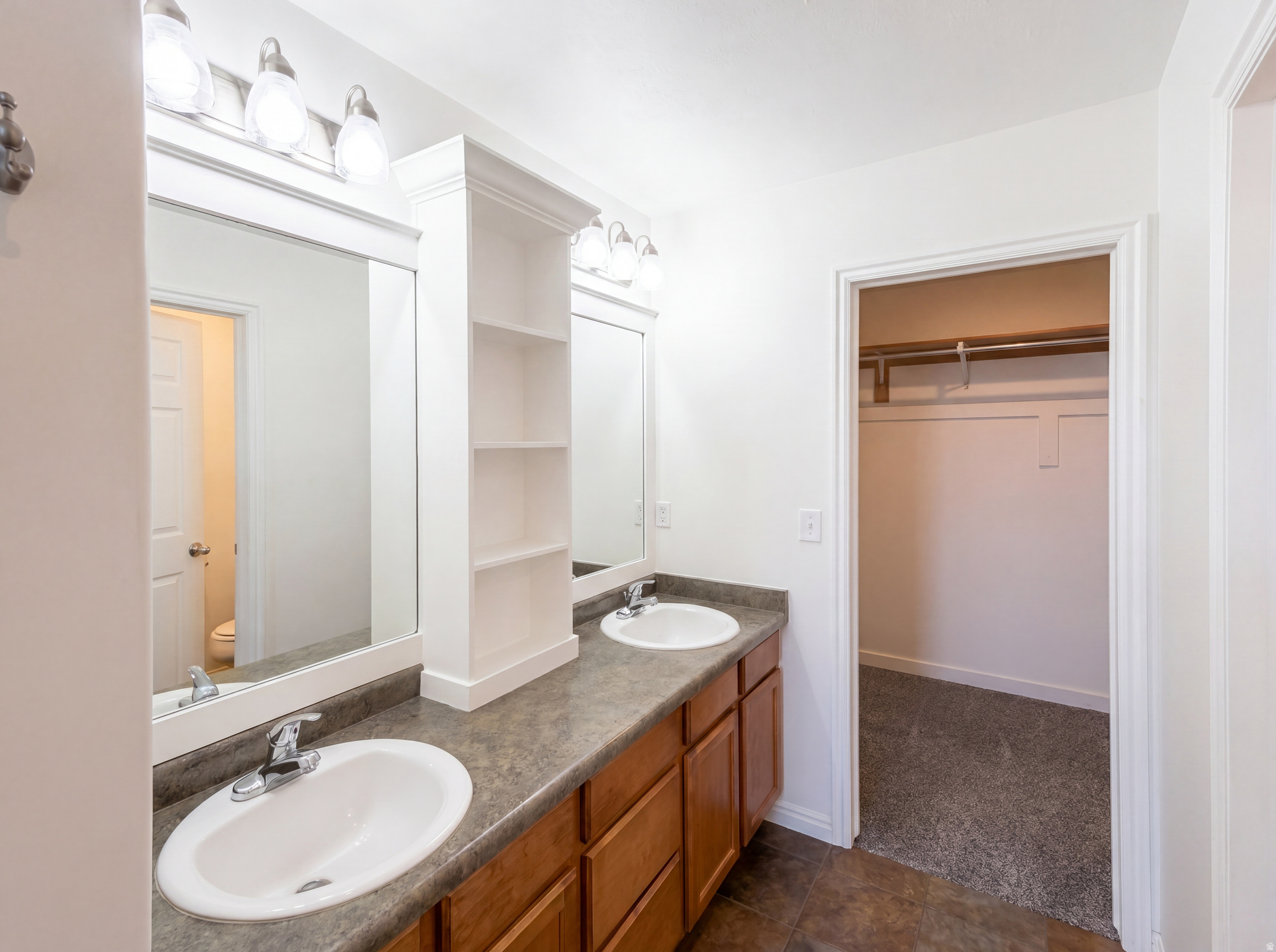 NORTH LAKE - Residential