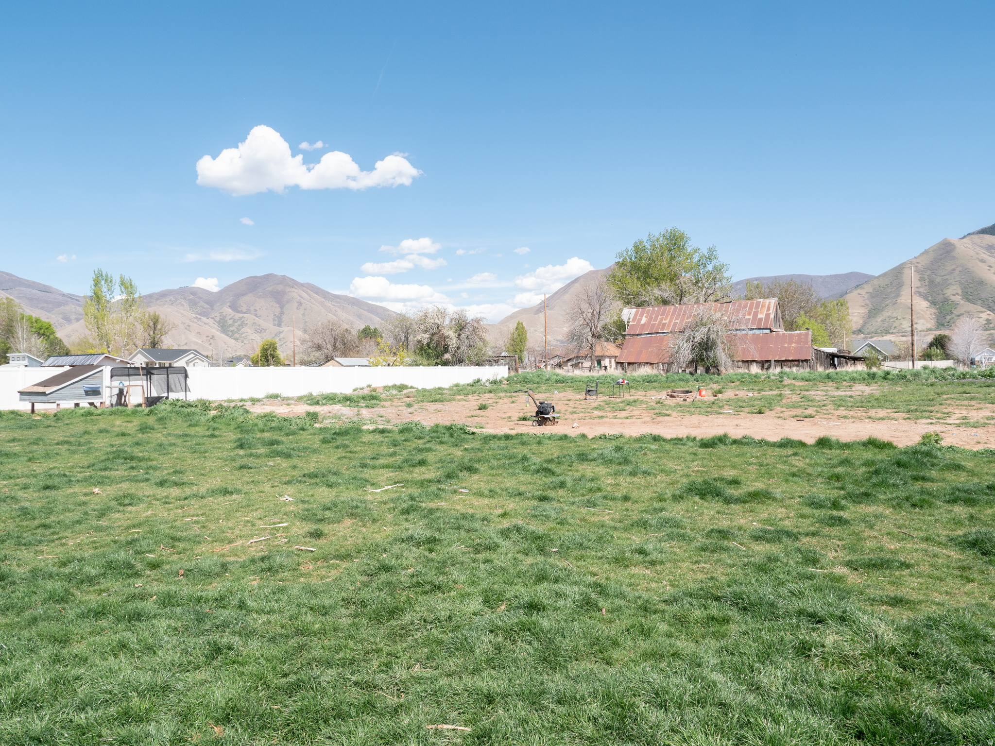 MAPLETON HIGHLANDS - Residential