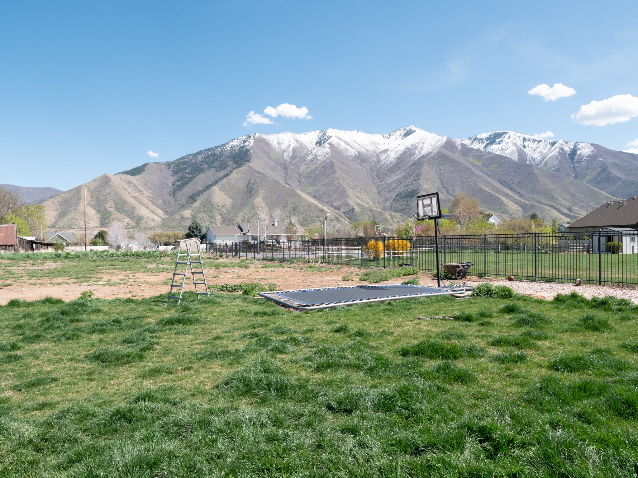 MAPLETON HIGHLANDS - Residential