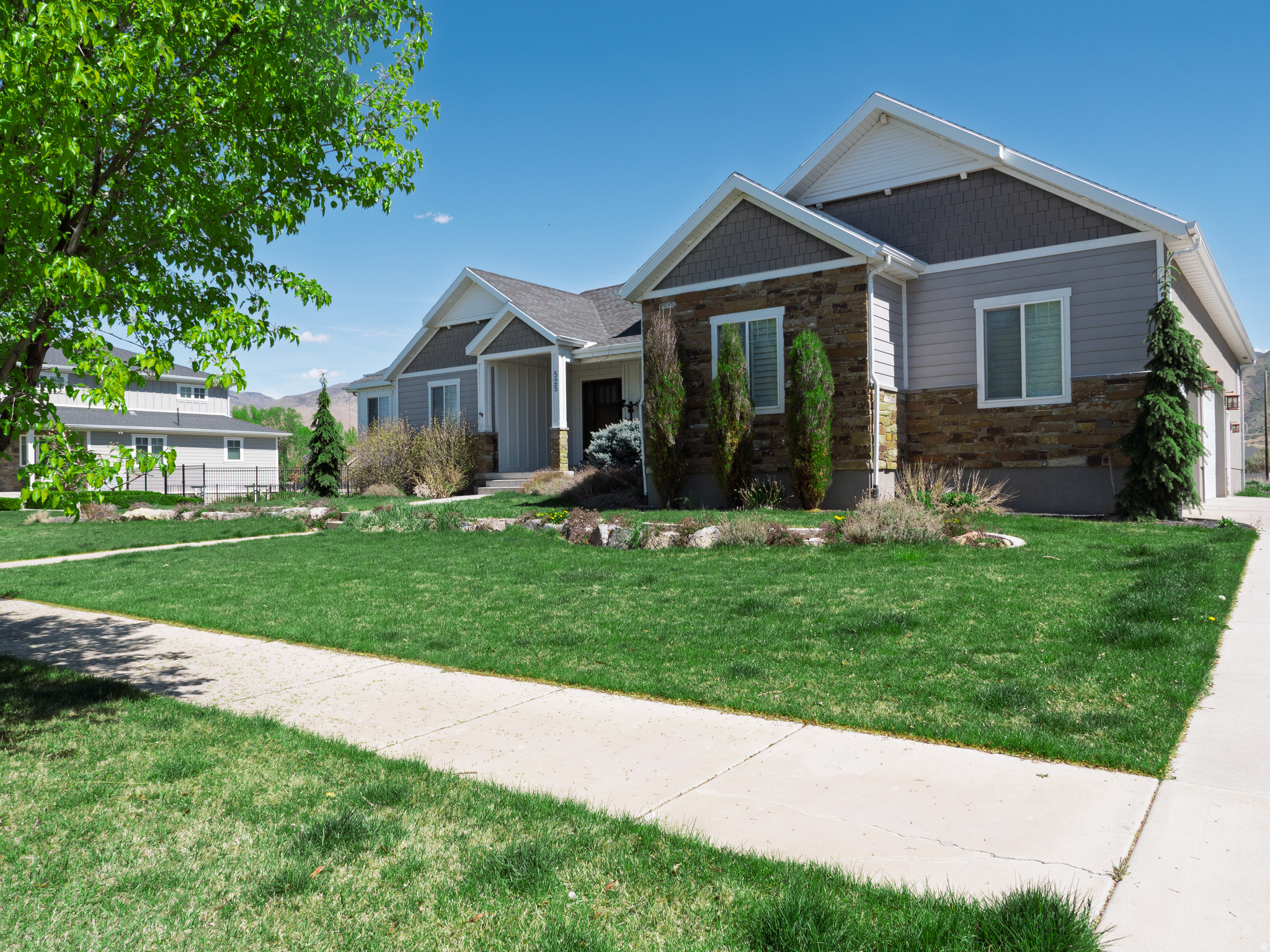 MAPLETON HIGHLANDS - Residential