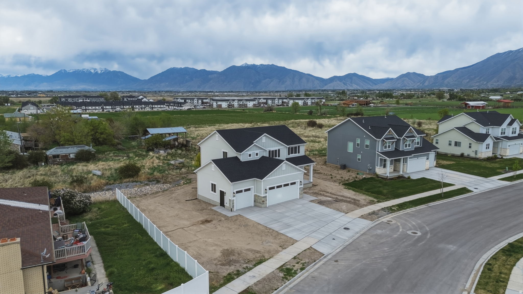 QUAIL MOUNTAIN - Residential