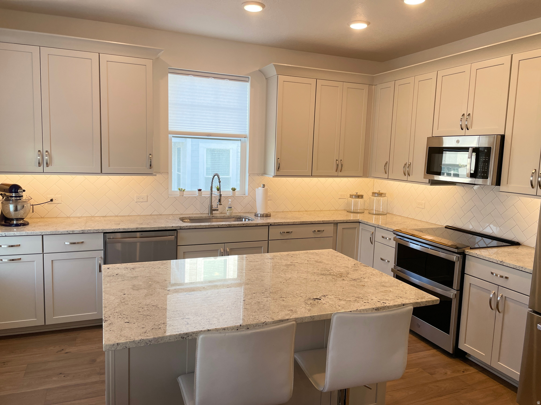 DAYBREAK - Residential