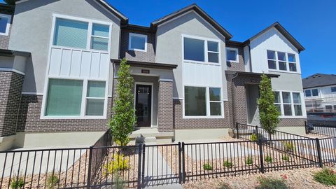 Townhouse For Sale - 2868 S Kinsey Ct<br/> West Valley City, UT 84128