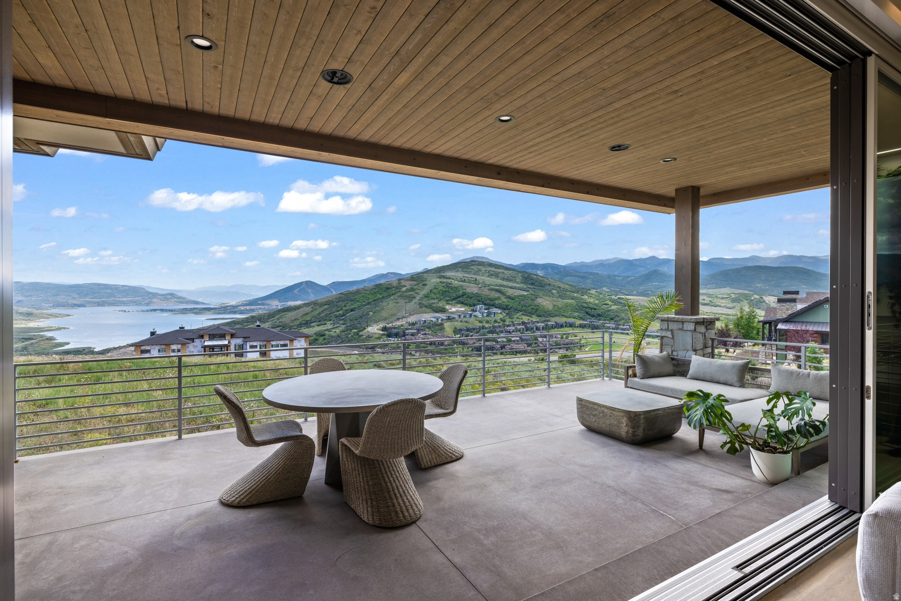 DEER VISTA - Residential Lease