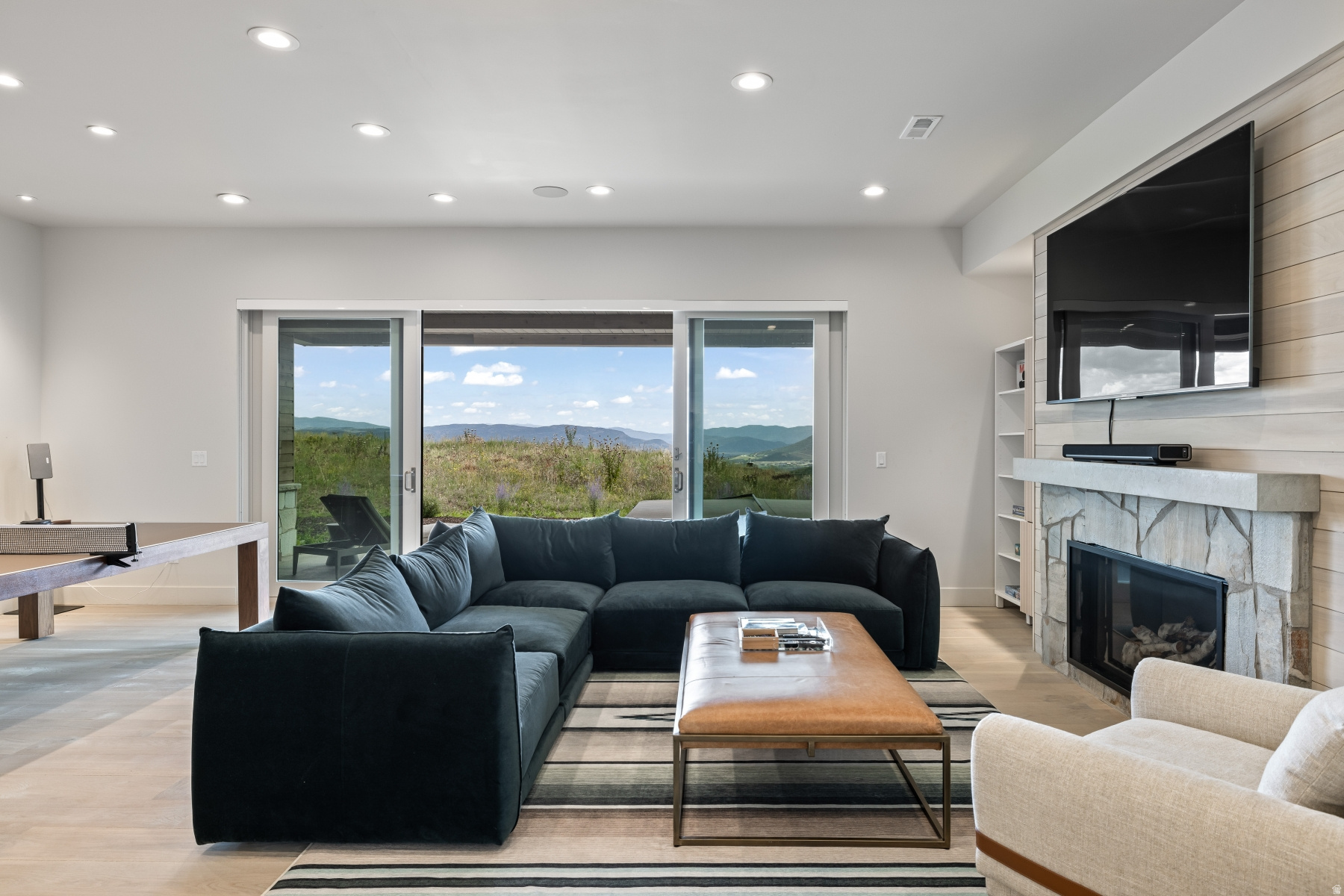 DEER VISTA - Residential Lease