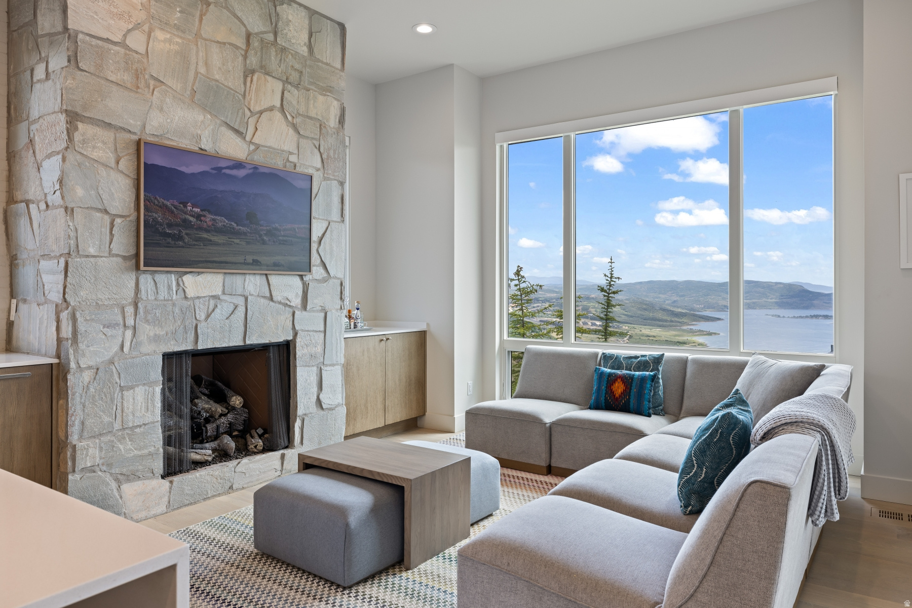 DEER VISTA - Residential Lease