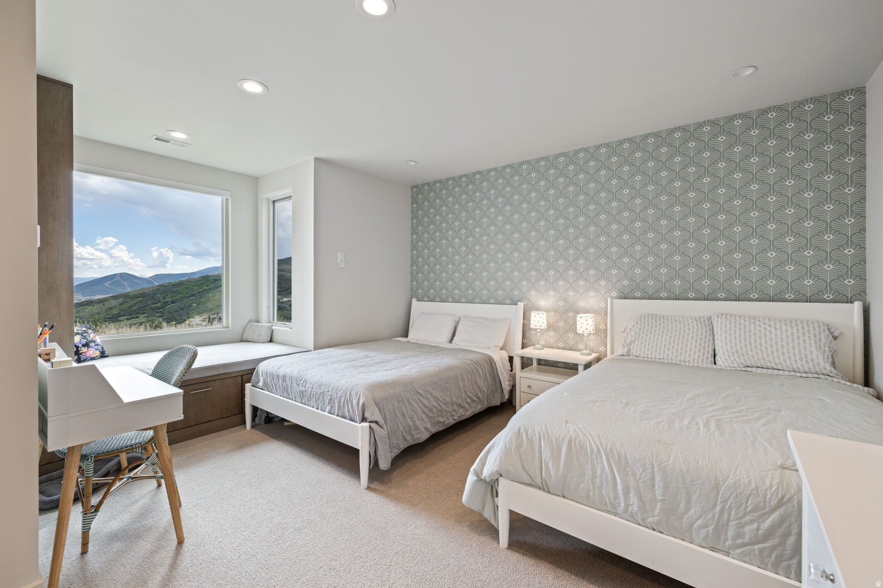 DEER VISTA - Residential Lease