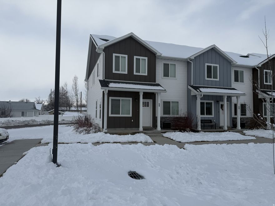 New to Market, End Unit, like new condition, recent paint upgrades, granite counter tops, 2.5 baths, 2nd level family room. Awesome views to the west, lots of natural light, move in ready Now!   Extra storage!  Guest parking nearby! HOA playground! Convenient community location.