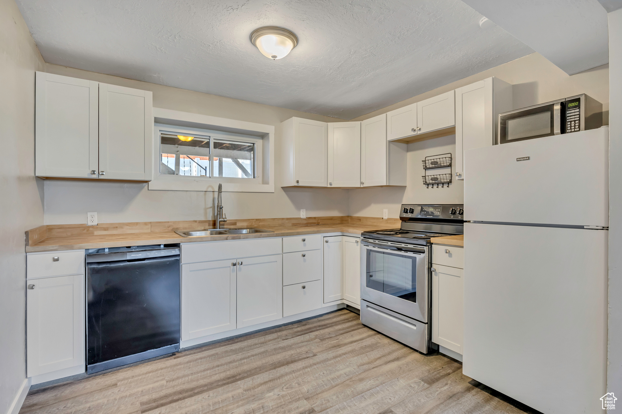 RIVERVIEW ACRES - Residential