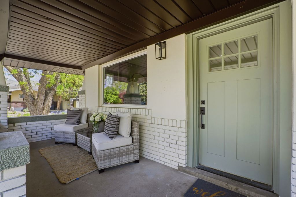 Photo of 938 E HOLLYWOOD AVE, Salt Lake City, UT 84105 (MLS # 2153356)