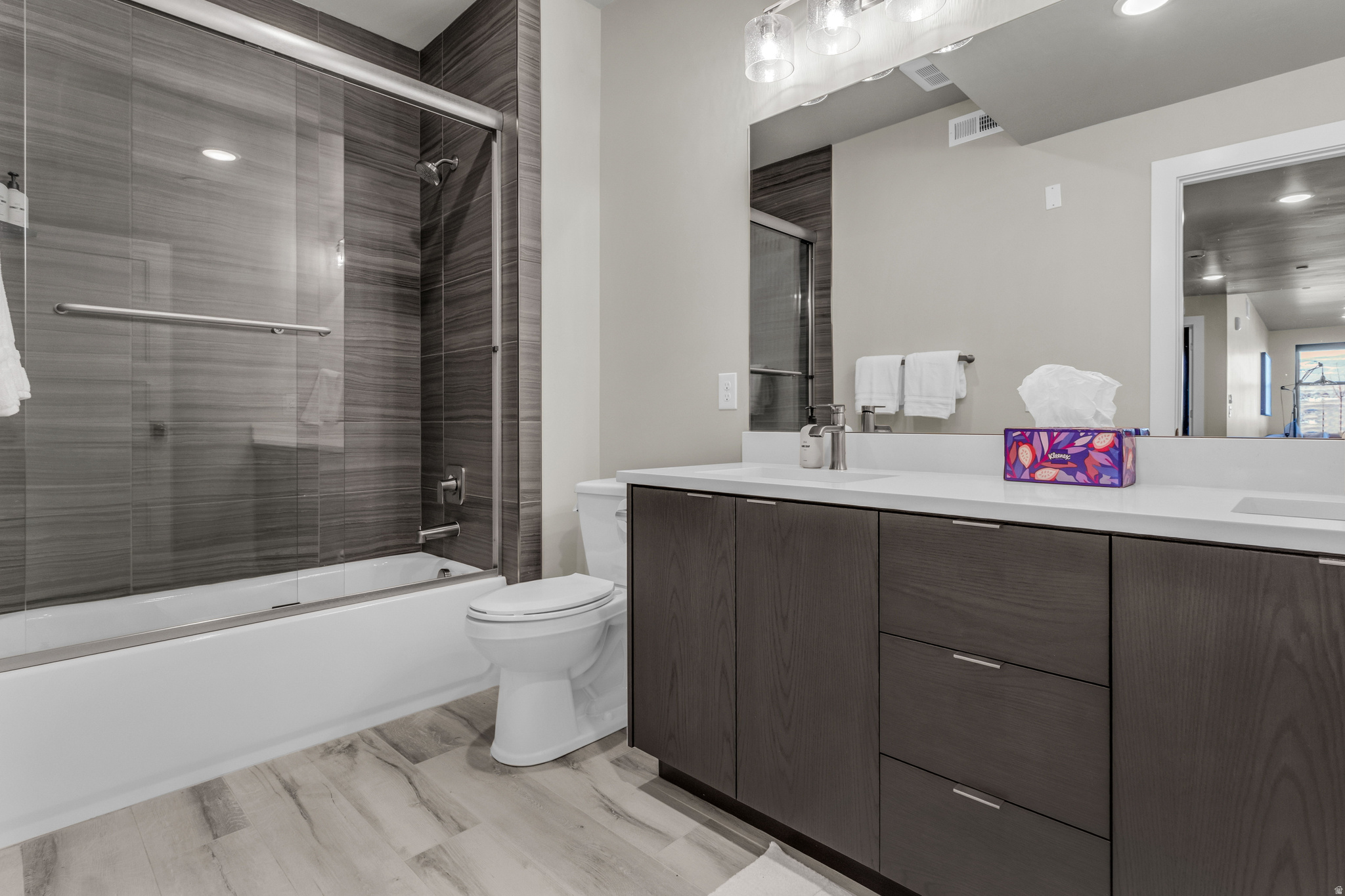 MAYFLOWER LAKESIDE - Residential