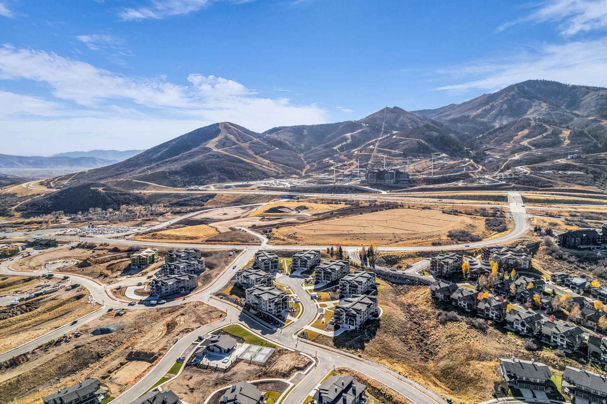 MAYFLOWER LAKESIDE - Residential