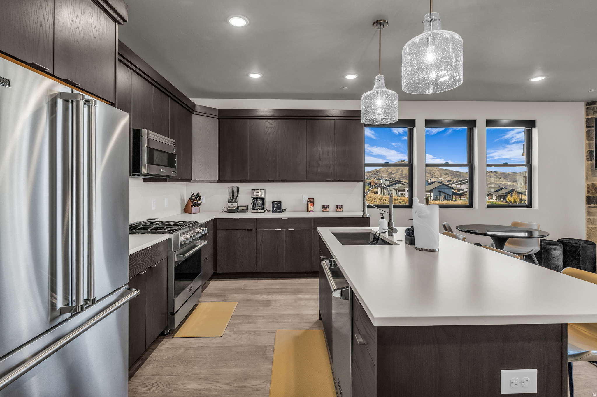 MAYFLOWER LAKESIDE - Residential