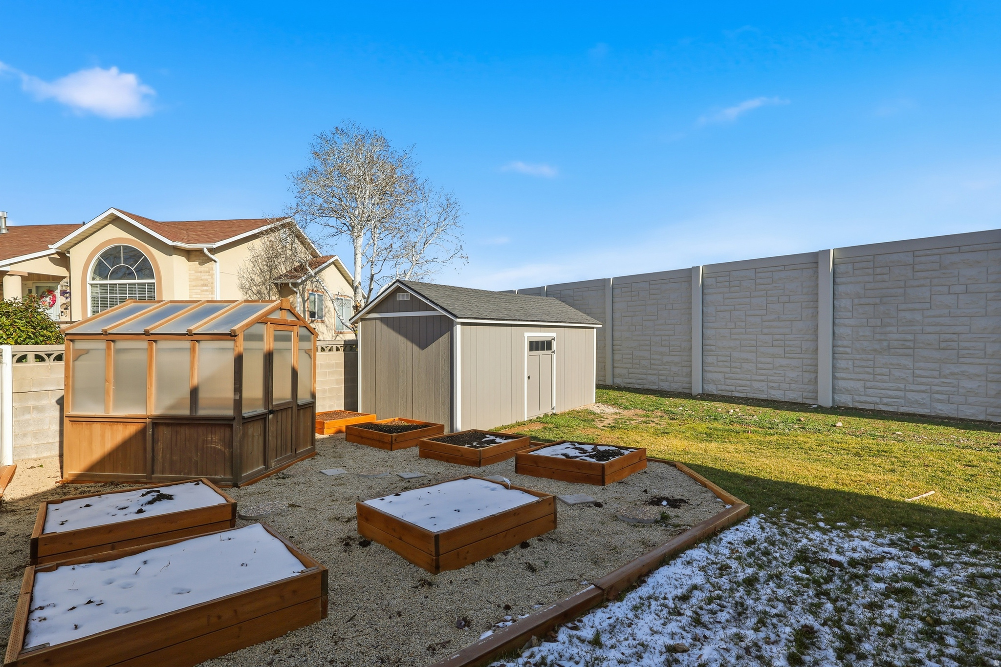 CAPITAL ESTATES - Residential