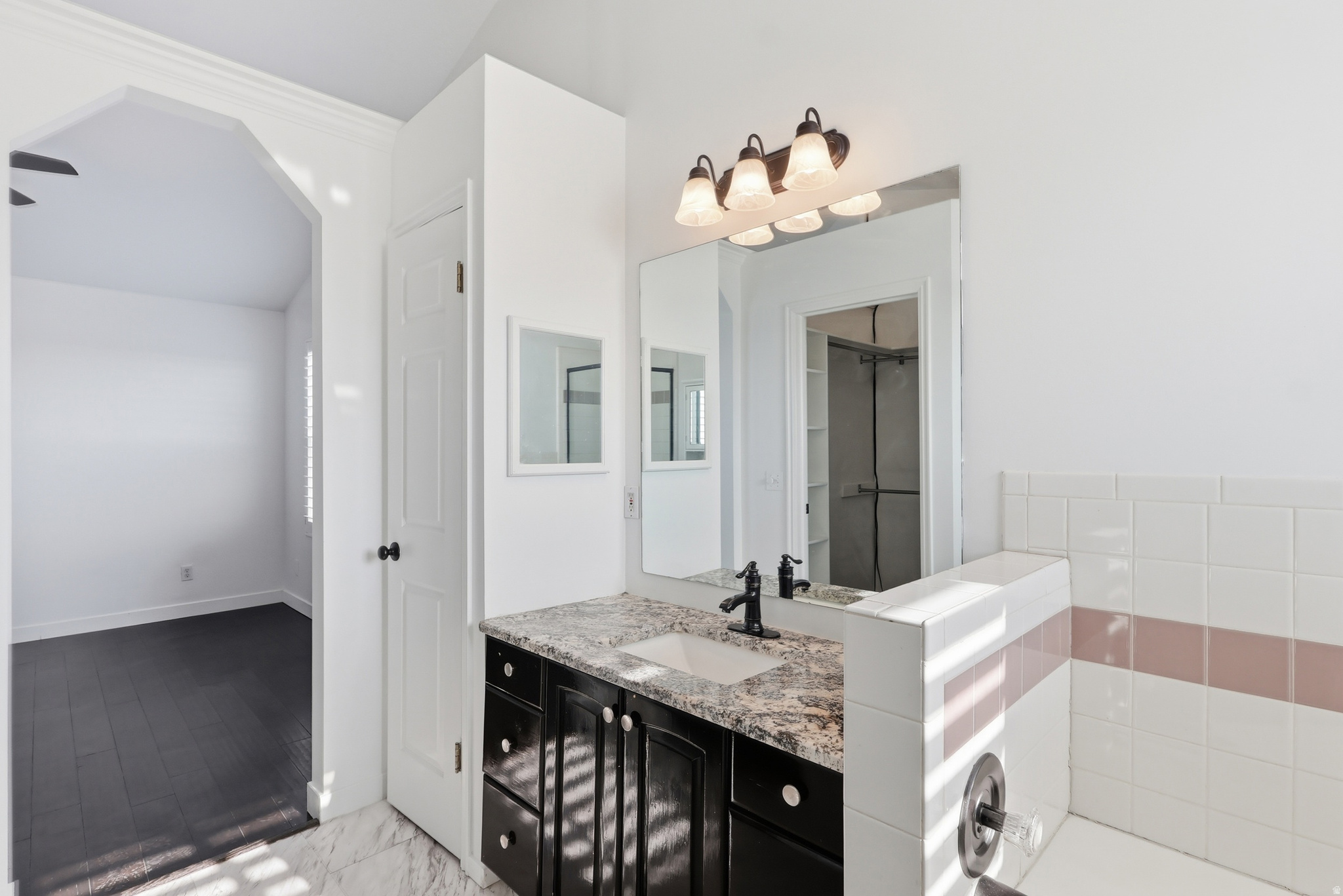 CAPITAL ESTATES - Residential