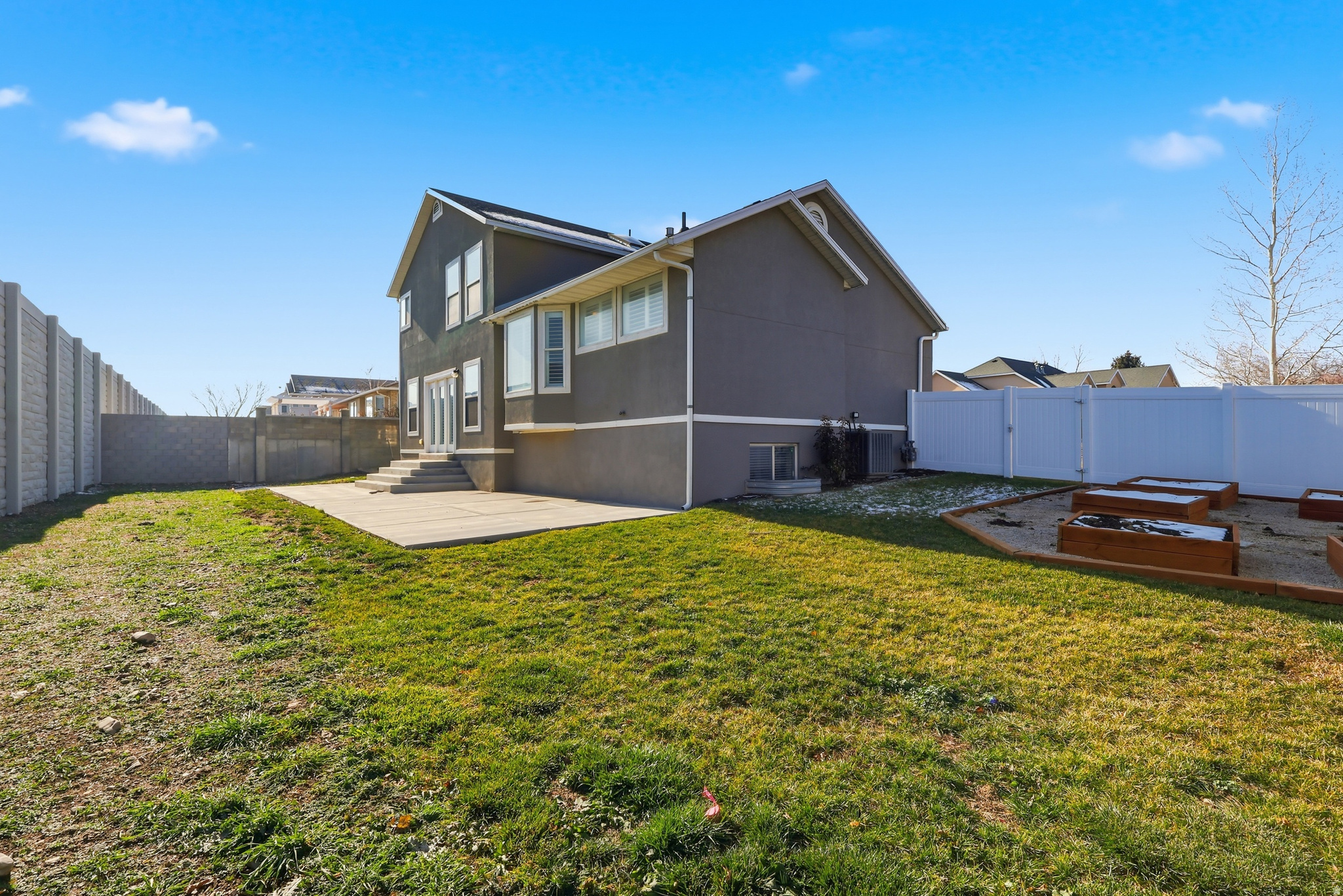 CAPITAL ESTATES - Residential