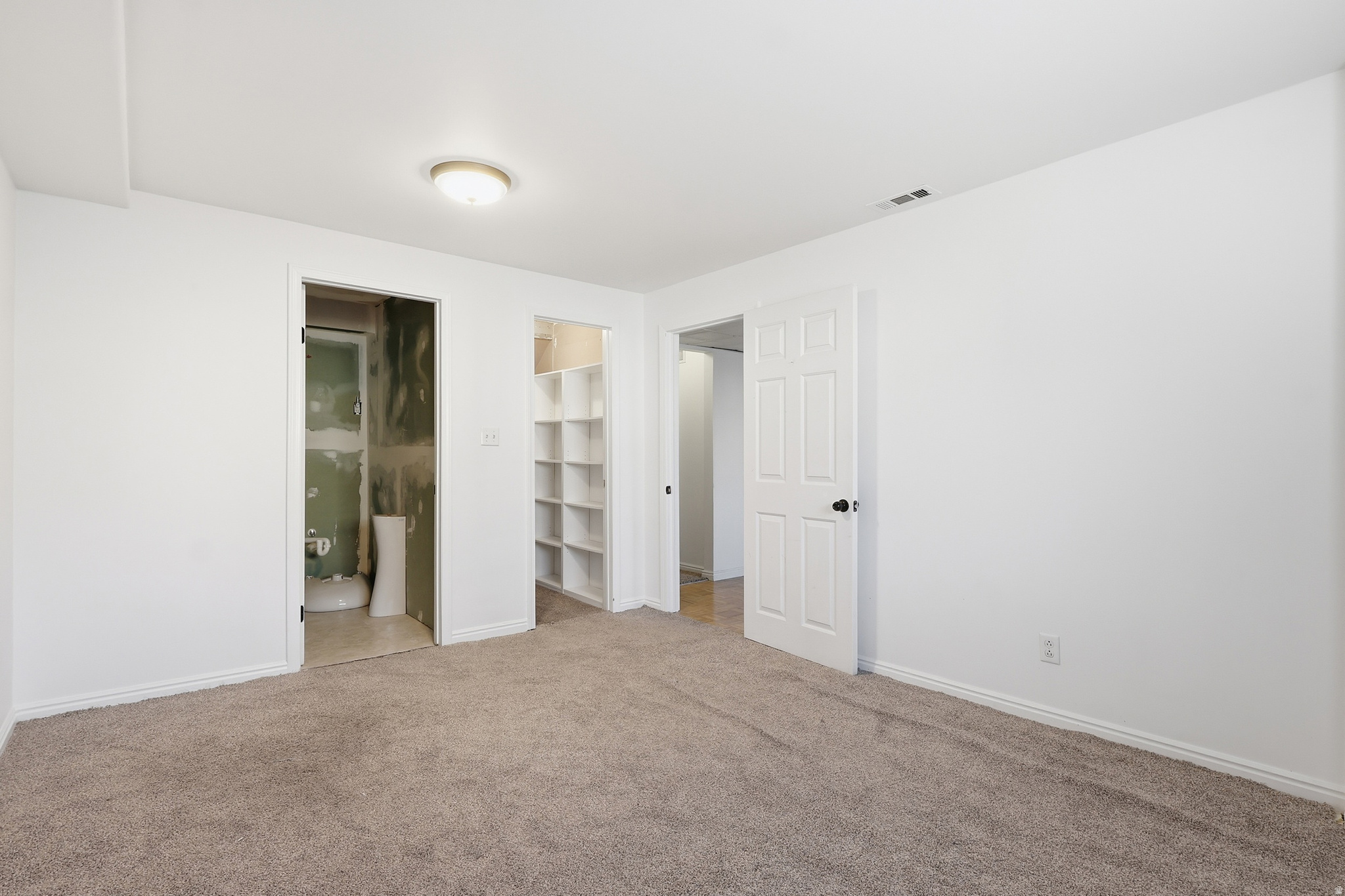 CAPITAL ESTATES - Residential