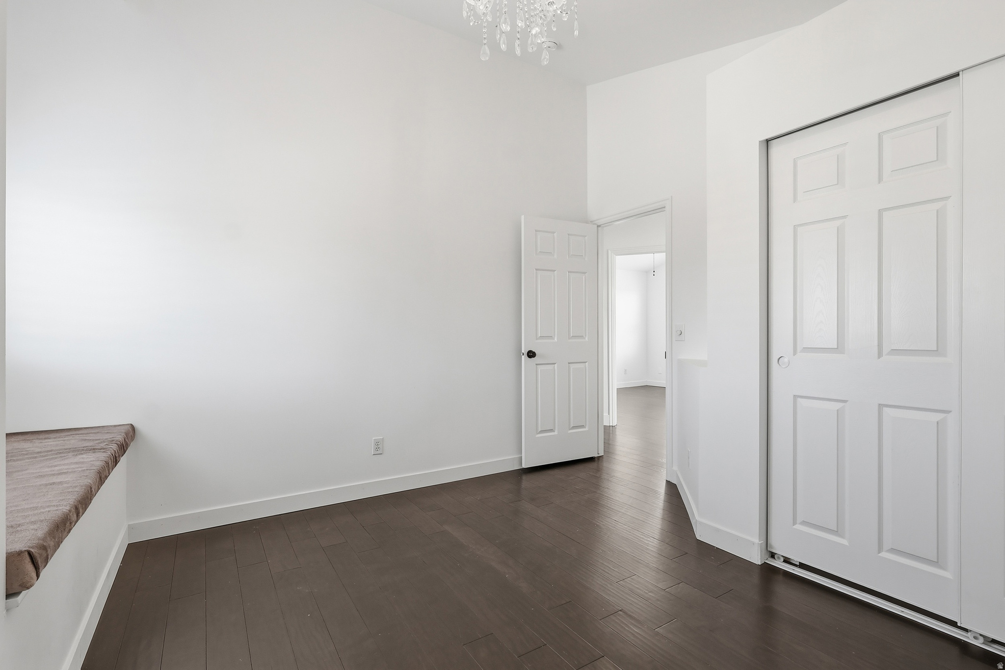 CAPITAL ESTATES - Residential