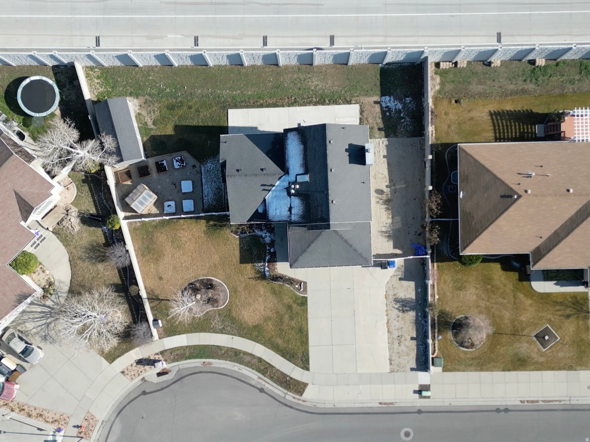 CAPITAL ESTATES - Residential