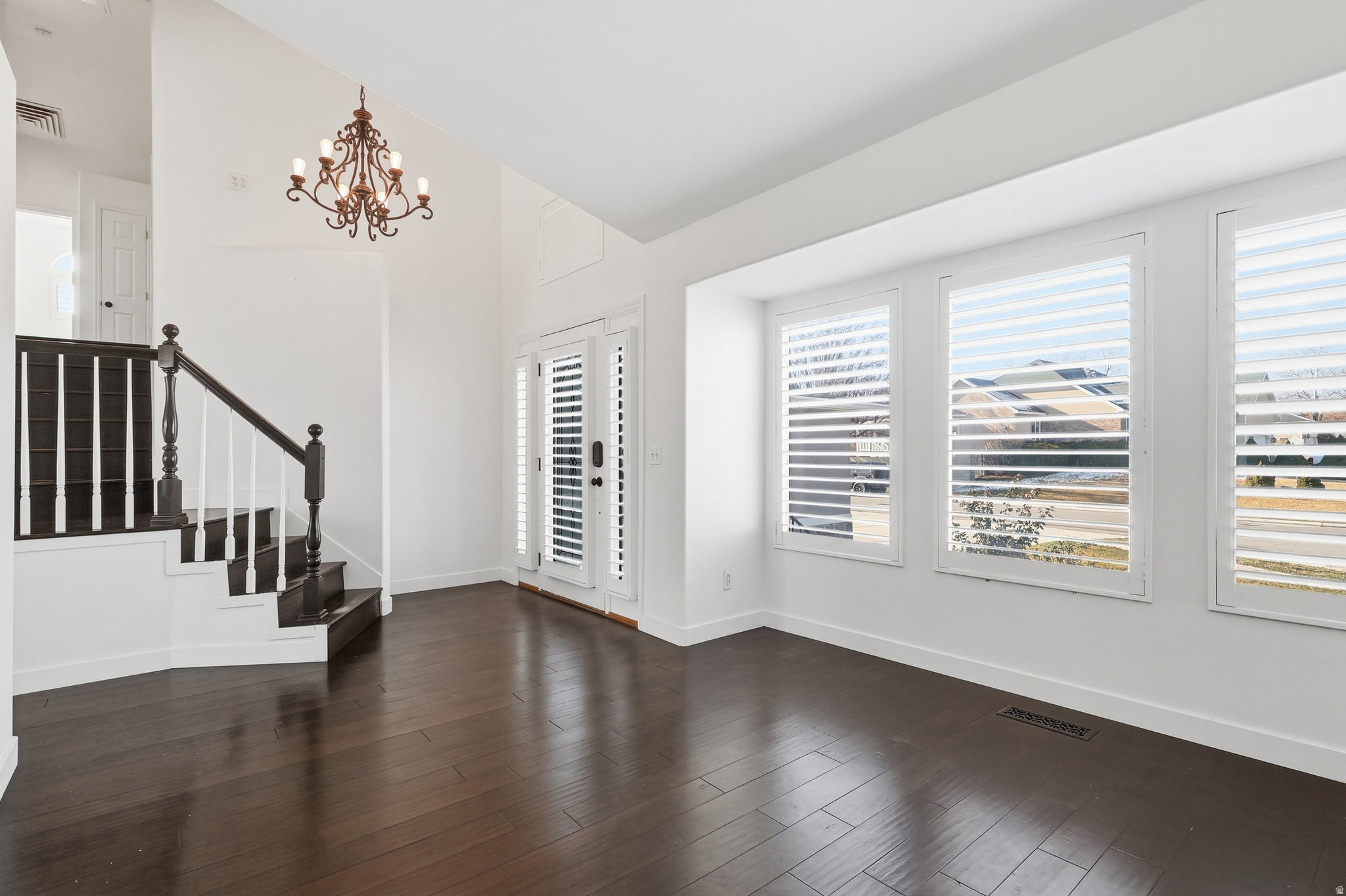 CAPITAL ESTATES - Residential