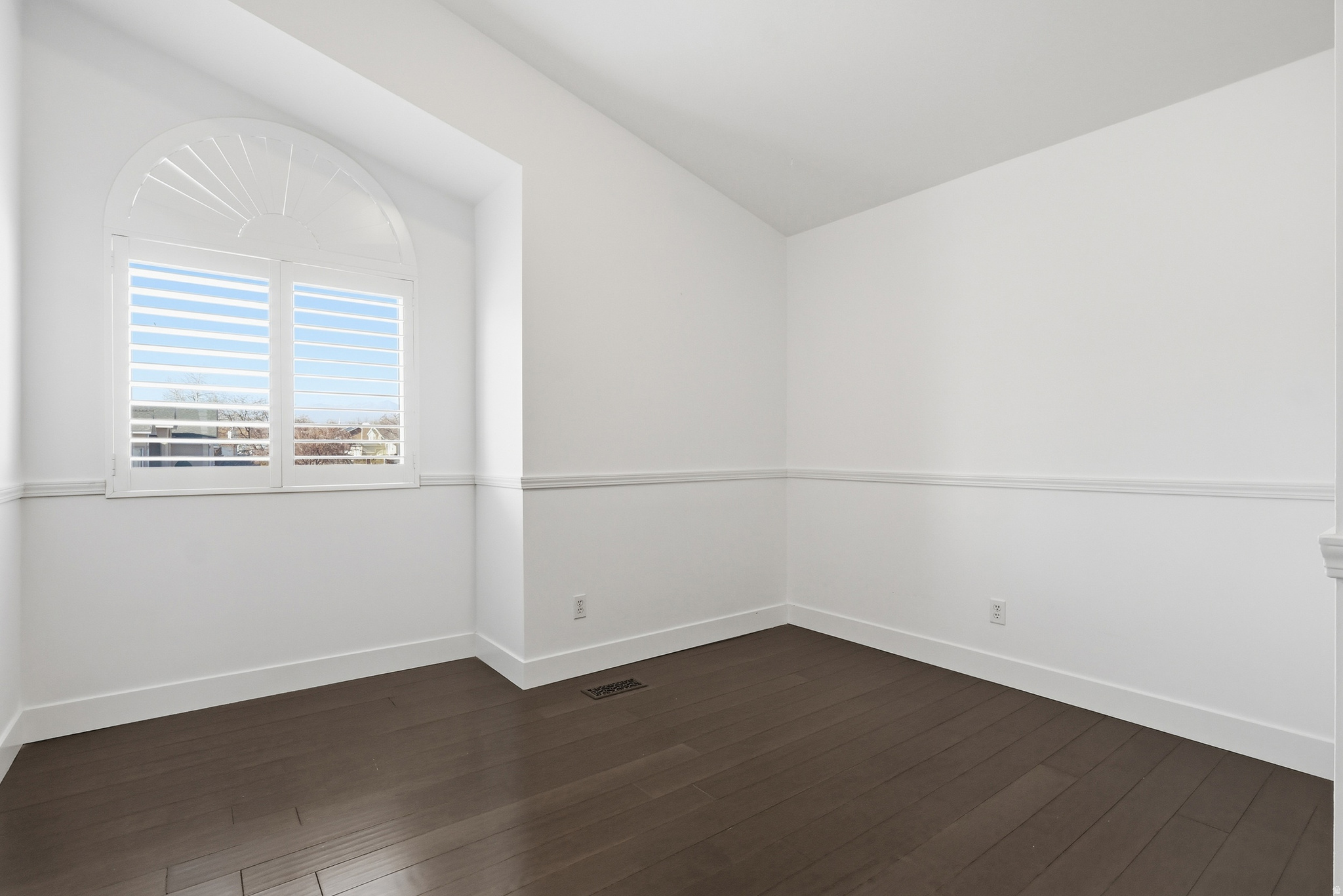 CAPITAL ESTATES - Residential