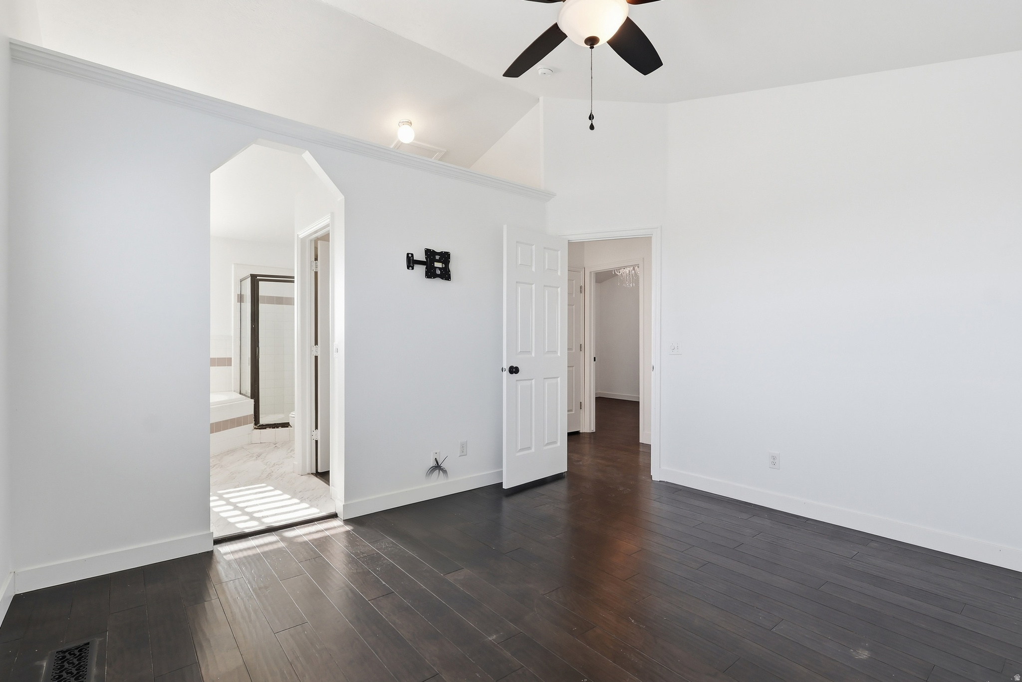 CAPITAL ESTATES - Residential