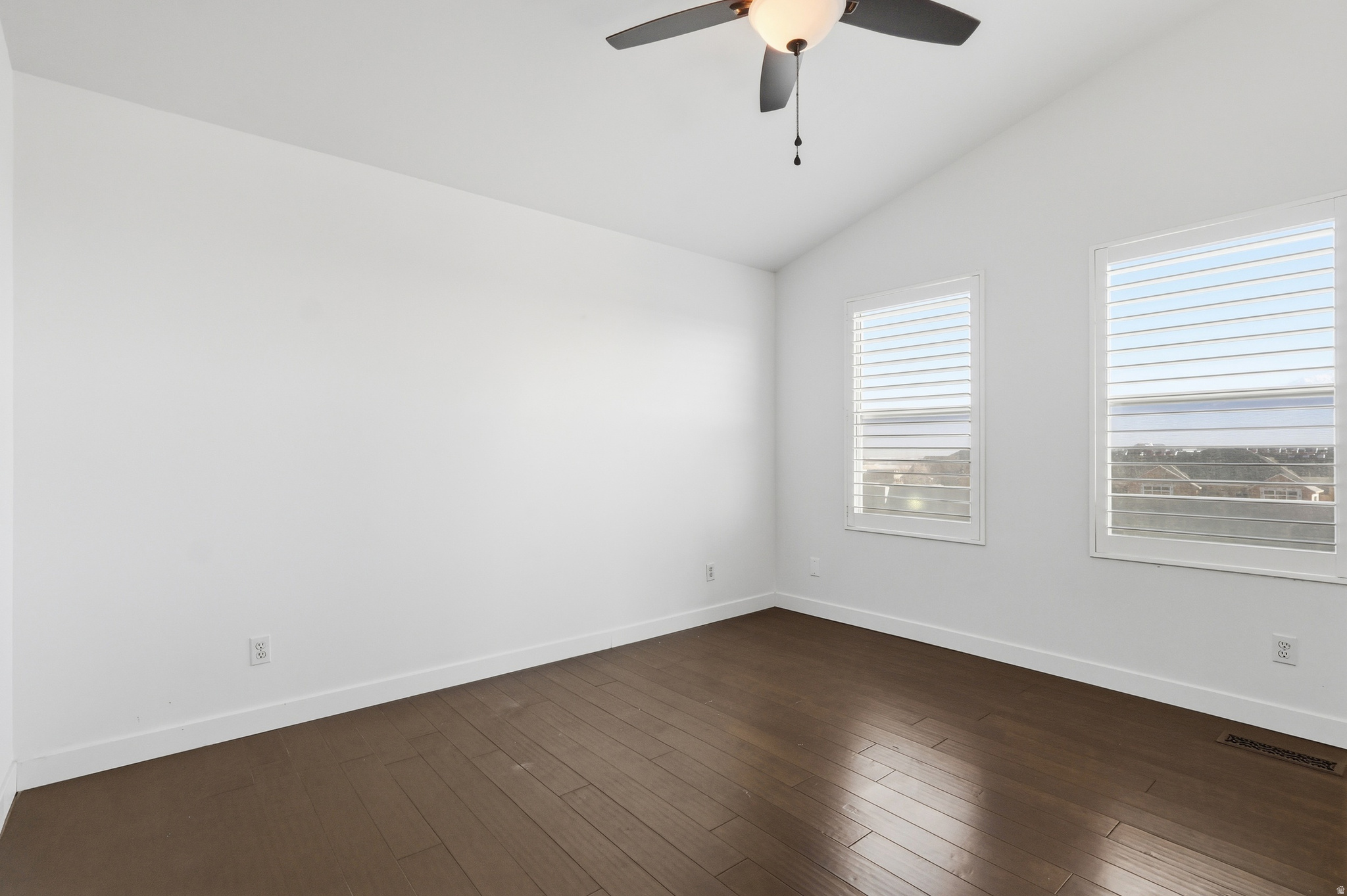 CAPITAL ESTATES - Residential