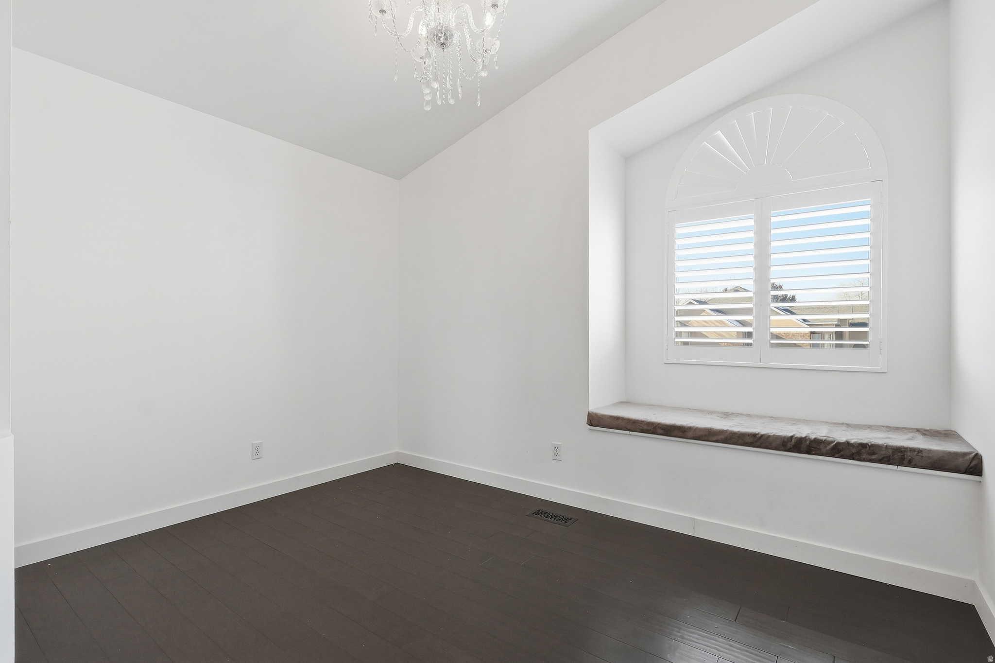 CAPITAL ESTATES - Residential