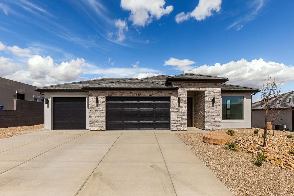 Photo of 663 S MOLVENO TRL #LOT 35, Saint George, UT 84770 (MLS # 2151617)