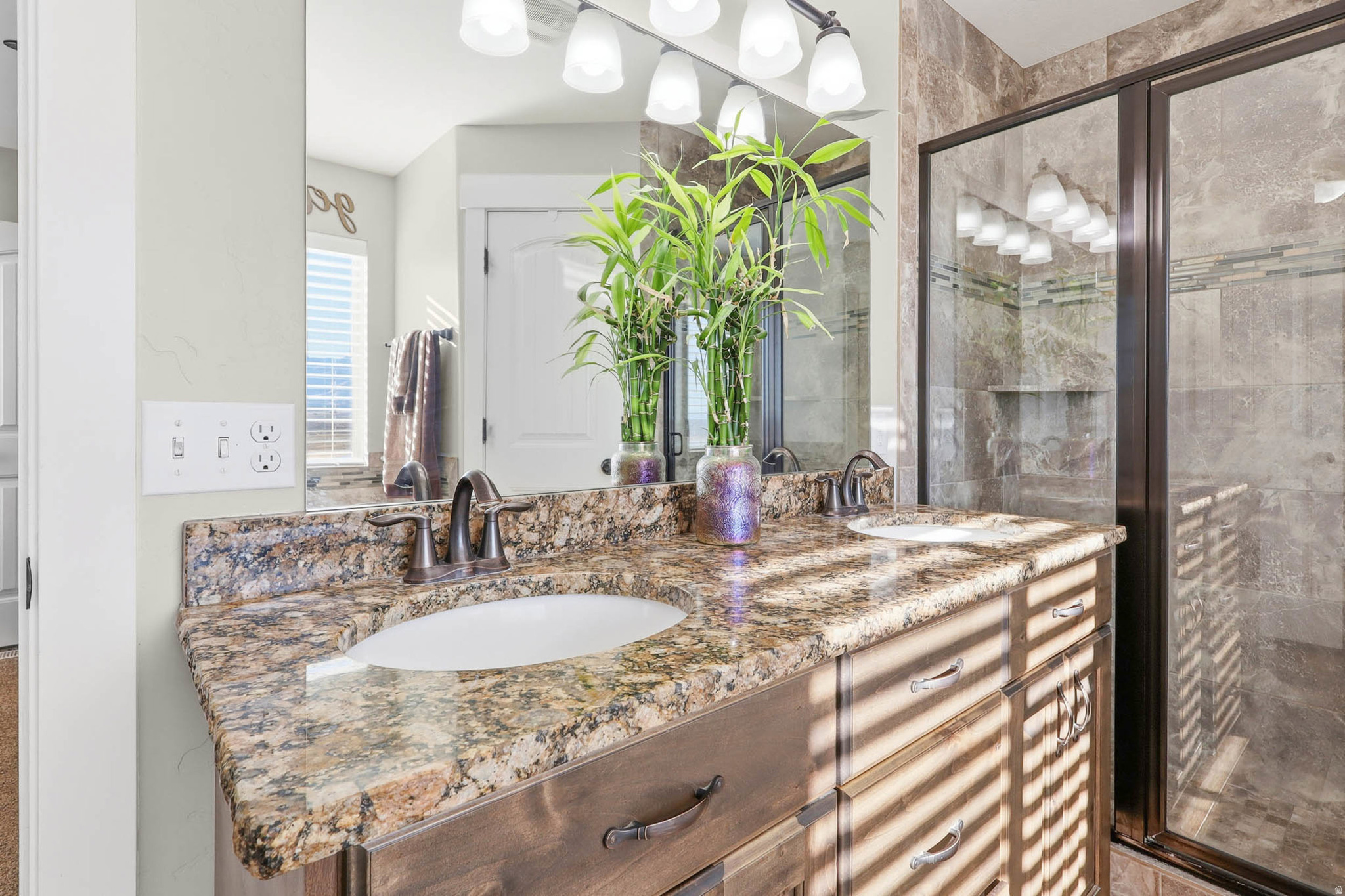 BENCHES AT SOUTH RIM - Residential