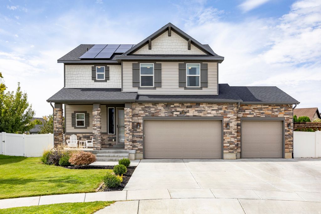 Photo of 1876 S 1230 W, Syracuse, UT 84075 (MLS # 2128675)