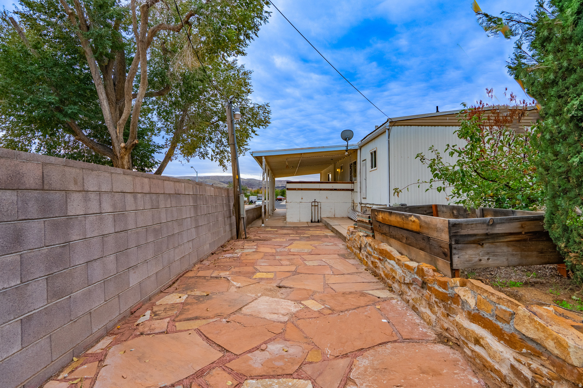 ORAL D & MINNIE E STOWELL - Residential