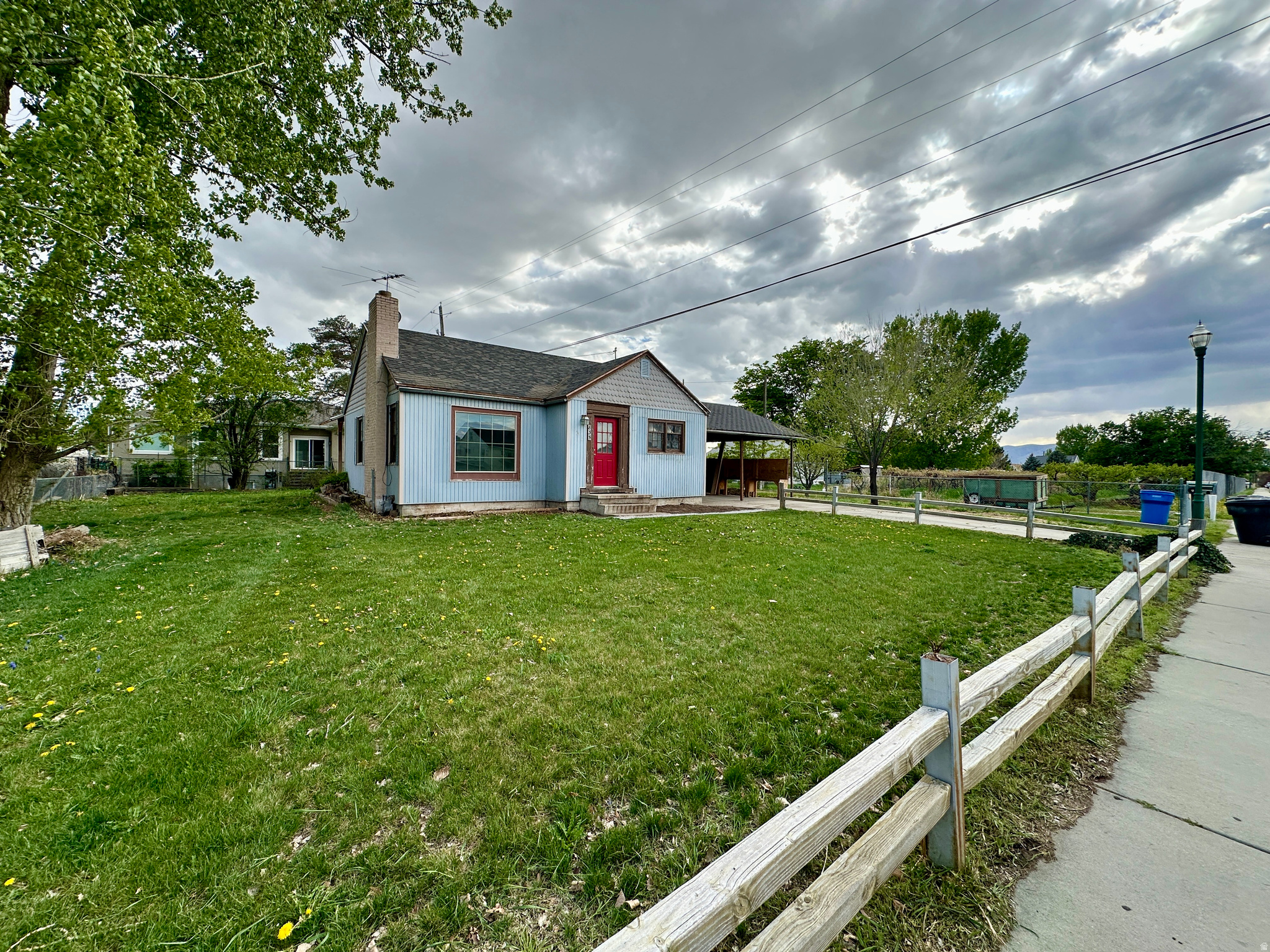 Main image without alt text