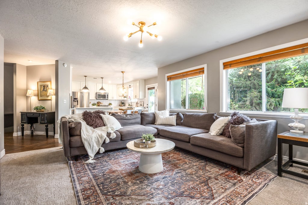 Photo of 2398 E WILLOW HILLS DR, Sandy, UT 84093 (MLS # 2172139)