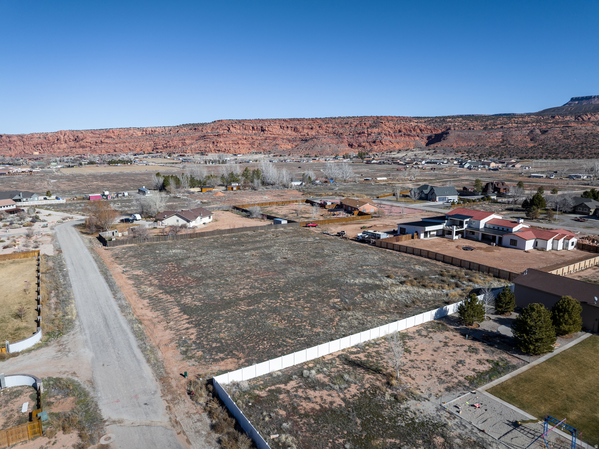 ESTRELLA ESTATES - Land