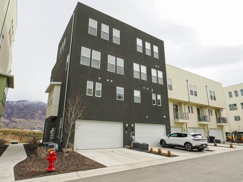 Tiny photo for 571 N 1400 W, Farmington, UT 84025 (MLS # 2137937)