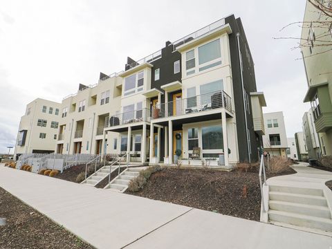 Tiny photo for 571 N 1400 W, Farmington, UT 84025 (MLS # 2137937)