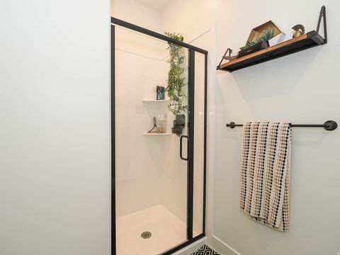 Tiny photo for 571 N 1400 W, Farmington, UT 84025 (MLS # 2137937)