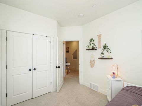 Tiny photo for 571 N 1400 W, Farmington, UT 84025 (MLS # 2137937)