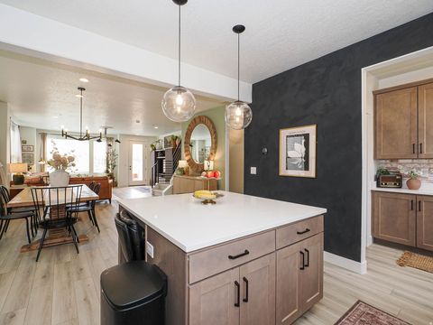 Tiny photo for 571 N 1400 W, Farmington, UT 84025 (MLS # 2137937)