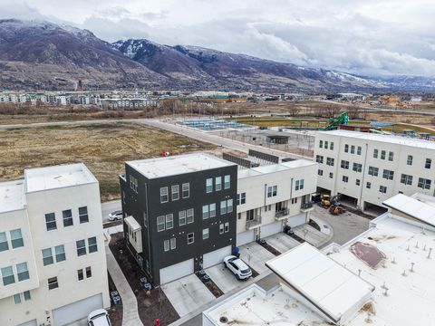 Tiny photo for 571 N 1400 W, Farmington, UT 84025 (MLS # 2137937)