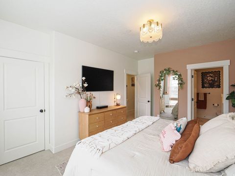 Tiny photo for 571 N 1400 W, Farmington, UT 84025 (MLS # 2137937)