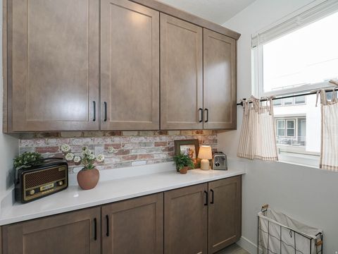 Tiny photo for 571 N 1400 W, Farmington, UT 84025 (MLS # 2137937)