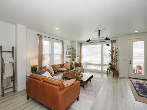 Tiny photo for 571 N 1400 W, Farmington, UT 84025 (MLS # 2137937)