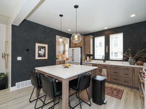 Tiny photo for 571 N 1400 W, Farmington, UT 84025 (MLS # 2137937)